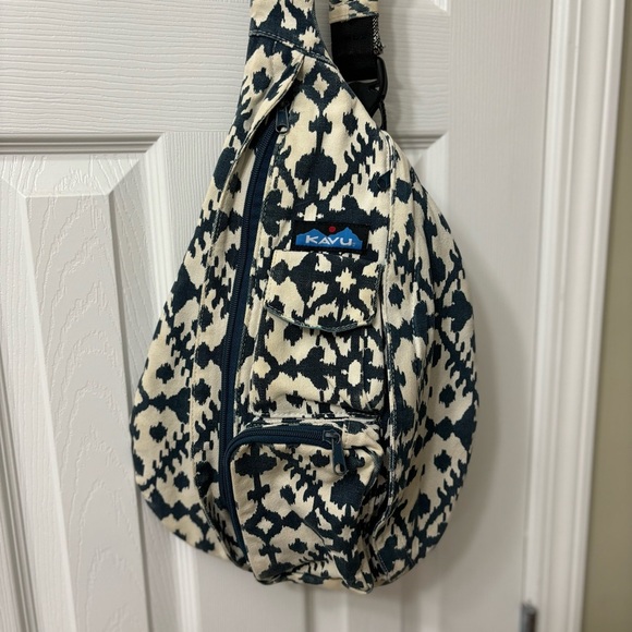 KAVU Tribal Print Rope Sling Bag Backpack - Picture 3 of 8